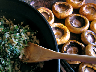 lampmanpreparingstuffedmushrooms2.jpg