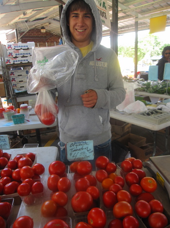 lampman, ann arbor farmers market, vendor selling tomatoes
