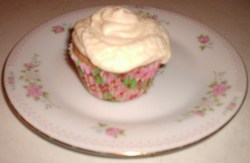 Bilyeu Applesauce Cupcake on a Plate.JPG