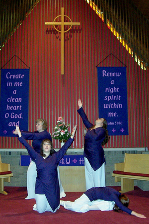 082709_churchdancers1.jpg