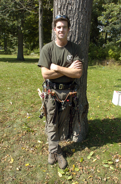 091809_TREE_CLIMBER_1-2_LON.JPG