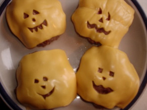 Jack-o-Lantern Cheeseburgers.JPG