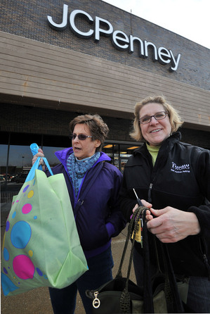 122609-mb-briarwood-shopping-3.jpg