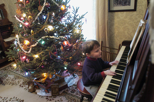 Christmas-On-The-Farm-Leisa-Thompson.JPG
