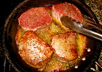 lampmanSearing filet mignon,jpg