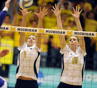 MICHIGAN-VOLLEYBALL-120409.jpg