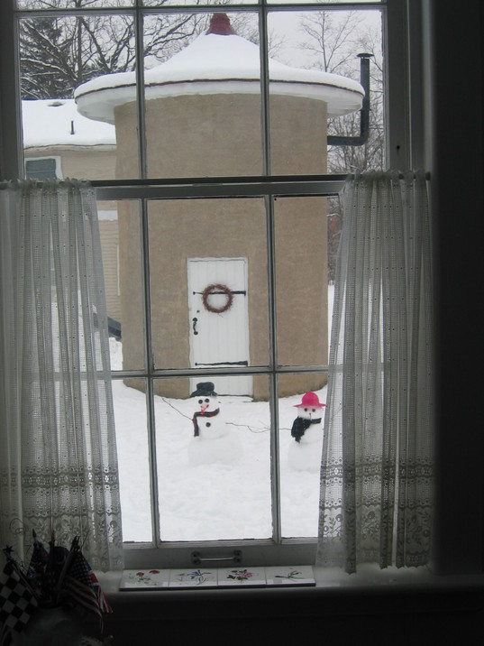 Mr-Mrs-Snowman-Ann-Arbor-North-Side.JPG