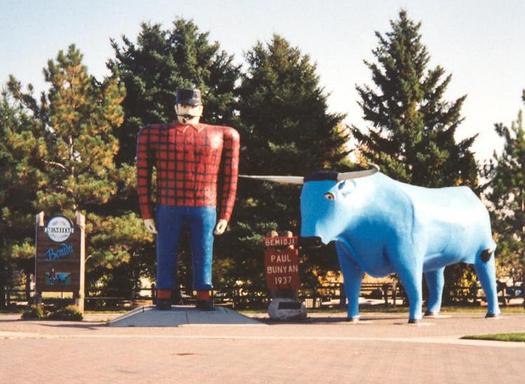 Paul_Bunyan_and_Babe_statues_Bemidji_Minnesota_crop.JPG.jpeg