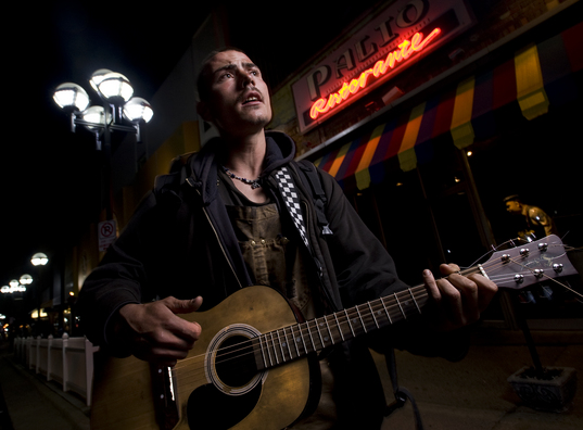 042210_palio_guitar_1.jpg