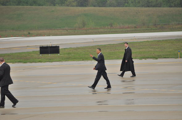 Obama-airport-2.JPG