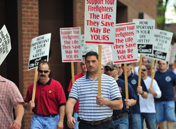 firefighters_picket4.jpg