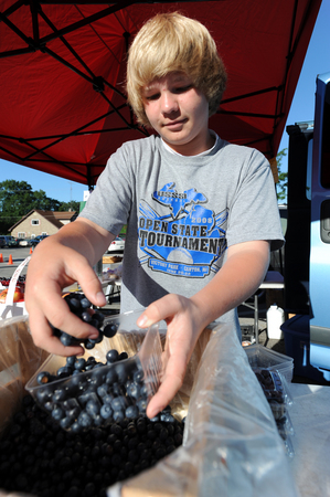 071810_SALINE-farmers2.jpg