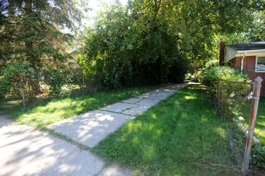 082710-AJC-Sidewalk-dispute.jpg