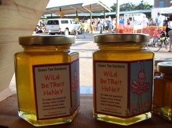 Borden - Homegrown festival honey with crowd