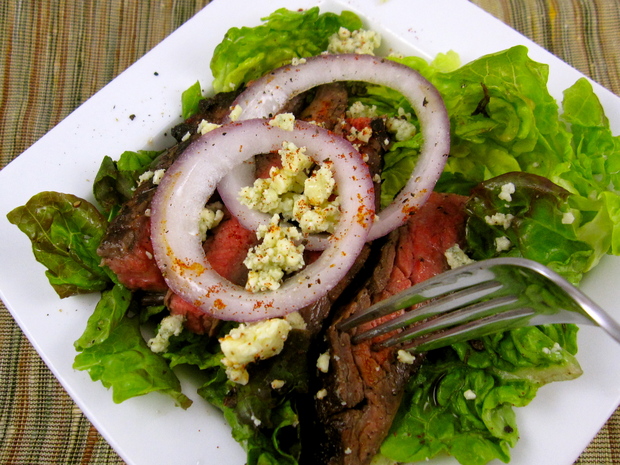 lampman-tossed-salad-with-crumbled-blue-cheese-and-flank-steak.JPG