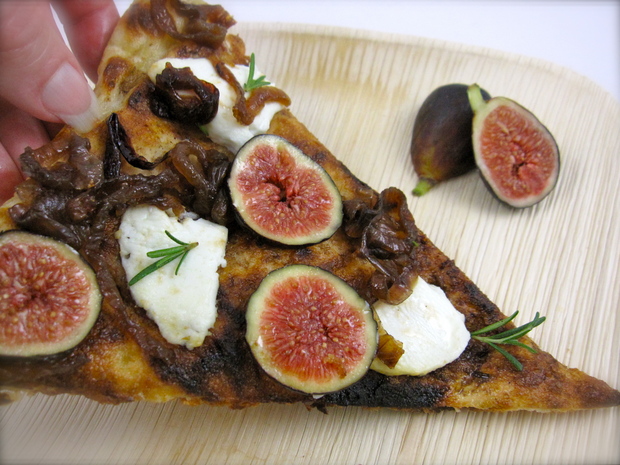 lampman-grilled-pizza-with-caramalized-onions-and-figs.JPG