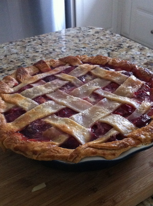 threeboys-local-food-locavorious-strawberry-rhubarb-pie