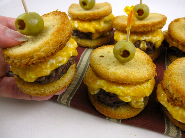 lampmansuperbowlpimentocheeseburgersliders.JPG