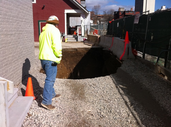 Library_Lot_sinkhole_Jerusalem_garden.jpg