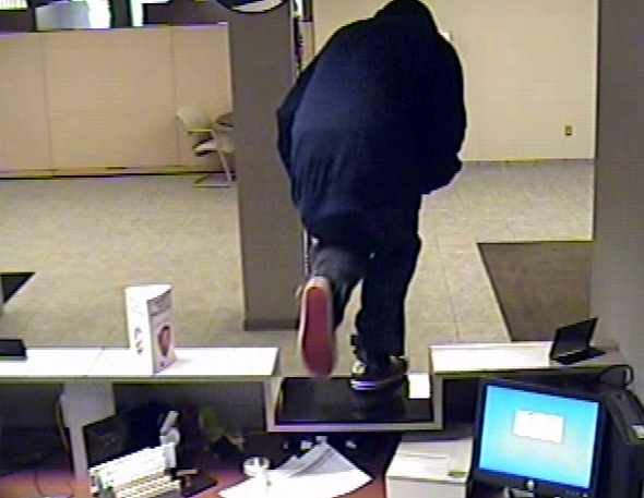 042611_bank_robbery2.jpg