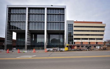 Ann_Arbor_city_hall_police-courts_building_April_2011_2.jpg