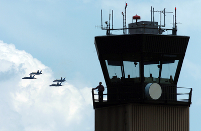 Willow_Run_Airport_air_traffic_controller_air_traffic_control_tower.JPG