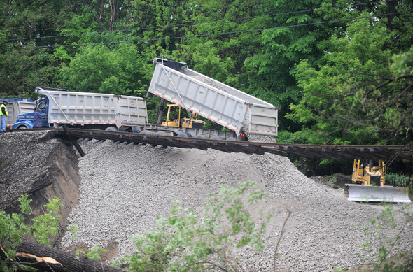 052711-AJC-railroad-embankment-clean-up-03.JPG