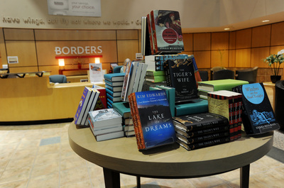 Borders_books_display_lobby_headquarters.JPG