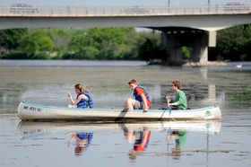 Thumbnail image for 052510-AJC-gallup-park-canoeing-01.jpg