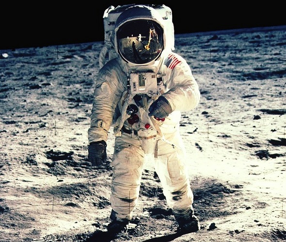 Buzz_Aldrin_on_moon.jpg