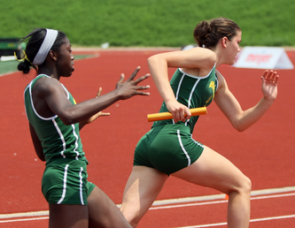 D1TRACKGIRLS.JPG