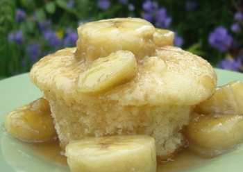 vanillacakeswithcaramelizedbananas.JPG