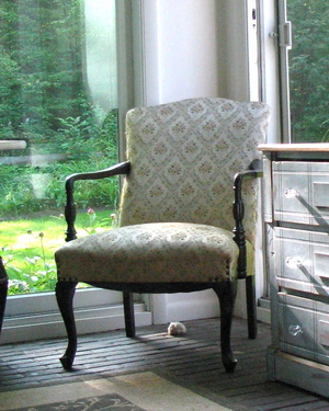 Threeboys-vintage-chair-pink-gold-before