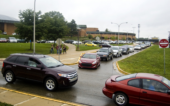 Ann_Arbor_schools_bus_Huron_traffic.jpg