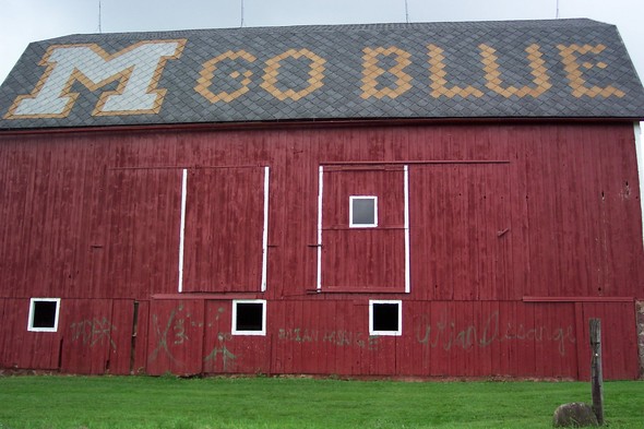 M-Go-Blue-Barn_graffiti.jpg