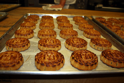 wang_making_mooncakes_1009_(72).jpg