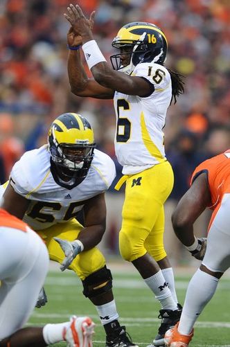 Denard_Timeout_Illinois.jpg