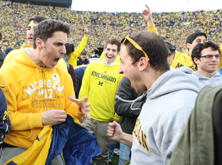 MICHIGAN-FANS-HAPPY.JPG