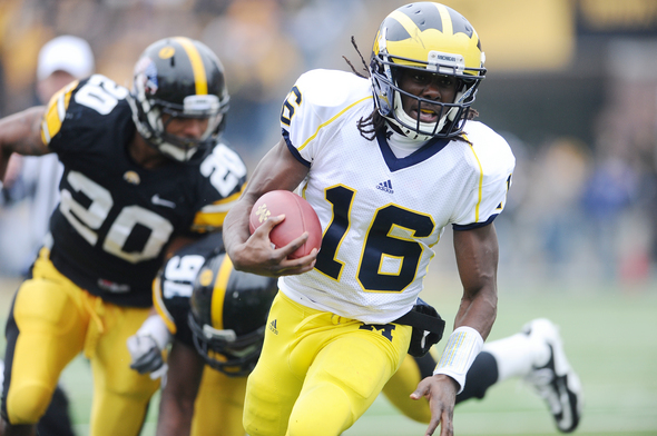 denard-robinson-iowa.JPG