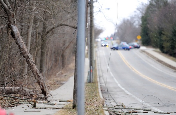 030312-AJC-downed-wire-liberty-rd-01.jpg