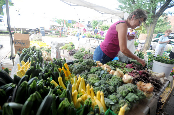 070211-AJC-farmers-market-a.JPG