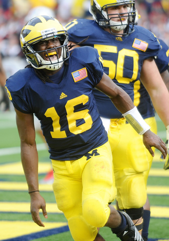 UMFB_Denard_Robinson_Yell.jpg