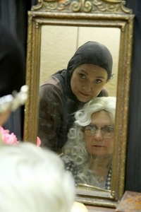 Thumbnail image for greygardens.jpg