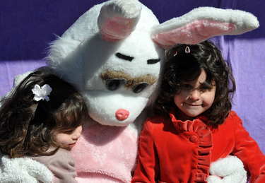 040612_easterbunny-visit.jpg