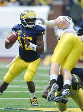 UMFB_Spring_Denard_Robinson_Pass.jpg