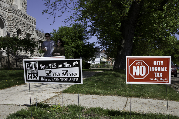 051012_ypsi-voters1.jpg