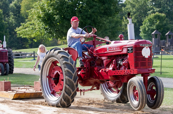 053112_tractorpull.jpg