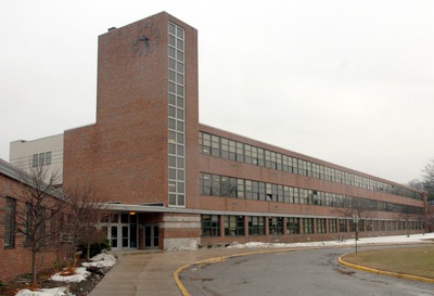 Pioneer_High_School_exterior.jpg