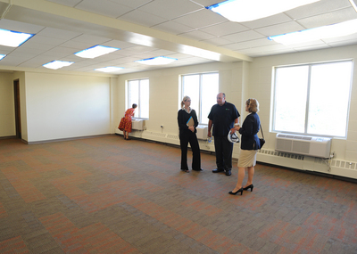  Student Affairs Bernice Lindke tour Hoyt Hall's seventh-floor lounge