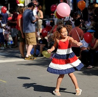 girl_fourth_of_july_balloon.jpg